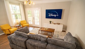 Magical Themed 3BR Townhouse Near the Parks