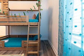 Luxury 6BR Villa w Pool Jacuzzi Fun in Orlando