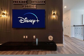 Luxury 6BR Villa w Pool Jacuzzi Fun in Orlando