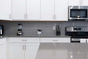 Luxury 6BR Villa w Pool Jacuzzi Fun in Orlando