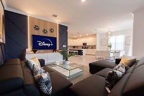 Luxury 6BR Villa w Pool Jacuzzi Fun in Orlando