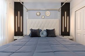 Luxury 6BR Villa w Pool Jacuzzi Fun in Orlando