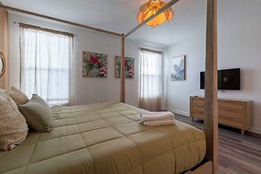 Luxury 6BR Villa w Pool Jacuzzi Fun in Orlando