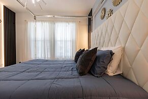 Luxury 6BR Villa w Pool Jacuzzi Fun in Orlando