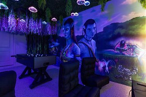 Luxury 6BR Villa w Pool Jacuzzi Fun in Orlando