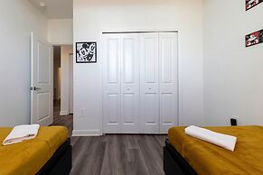 Luxury 6BR Villa w Pool Jacuzzi Fun in Orlando