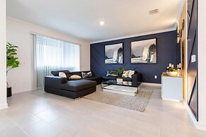 Luxury 6BR Villa w Pool Jacuzzi Fun in Orlando