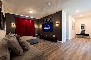 Luxury 6BR Villa w Pool Jacuzzi Fun in Orlando