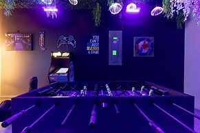 Luxury 6BR Villa w Pool Jacuzzi Fun in Orlando