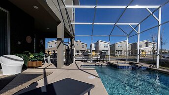 Luxury 6BR Villa w Pool Jacuzzi Fun in Orlando