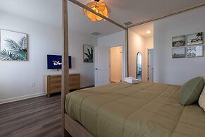 Luxury 6BR Villa w Pool Jacuzzi Fun in Orlando