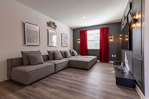 Luxury 6BR Villa w Pool Jacuzzi Fun in Orlando