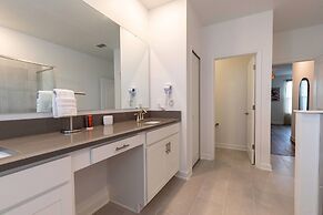 Luxury 6BR Villa w Pool Jacuzzi Fun in Orlando