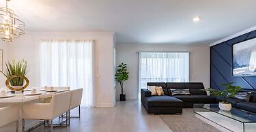 Luxury 6BR Villa w Pool Jacuzzi Fun in Orlando