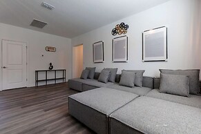 Luxury 6BR Villa w Pool Jacuzzi Fun in Orlando