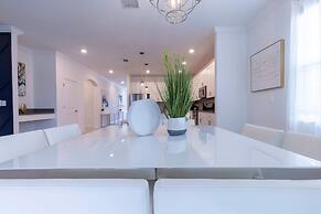 Luxury 6BR Villa w Pool Jacuzzi Fun in Orlando