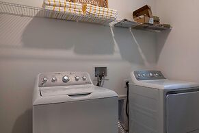 Luxury 6BR Villa w Pool Jacuzzi Fun in Orlando