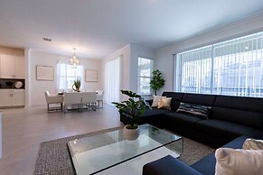 Luxury 6BR Villa w Pool Jacuzzi Fun in Orlando