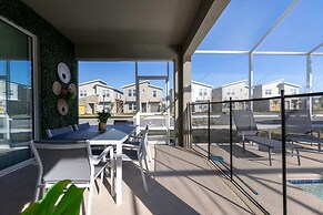 Luxury 6BR Villa w Pool Jacuzzi Fun in Orlando