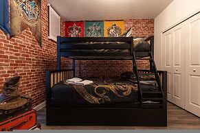 Luxury 6BR Villa w Pool Jacuzzi Fun in Orlando