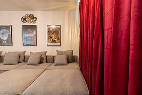 Luxury 6BR Villa w Pool Jacuzzi Fun in Orlando