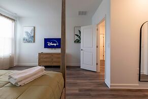 Luxury 6BR Villa w Pool Jacuzzi Fun in Orlando