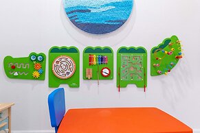 Luxury 6BR Villa w Pool Jacuzzi Fun in Orlando