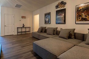 Luxury 6BR Villa w Pool Jacuzzi Fun in Orlando