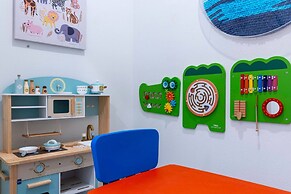 Luxury 6BR Villa w Pool Jacuzzi Fun in Orlando