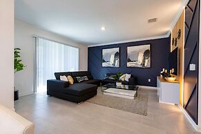 Luxury 6BR Villa w Pool Jacuzzi Fun in Orlando