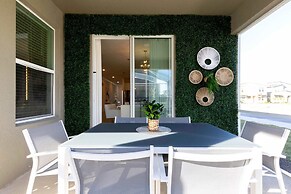 Luxury 6BR Villa w Pool Jacuzzi Fun in Orlando