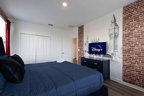 Luxury 6BR Villa w Pool Jacuzzi Fun in Orlando