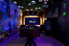 Luxury 6BR Villa w Pool Jacuzzi Fun in Orlando