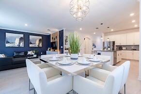 Luxury 6BR Villa w Pool Jacuzzi Fun in Orlando