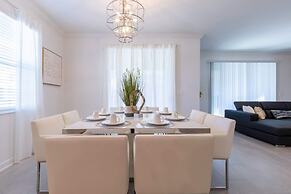 Luxury 6BR Villa w Pool Jacuzzi Fun in Orlando