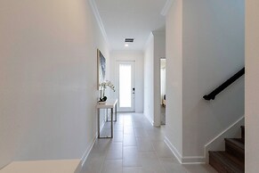 Luxury 6BR Villa w Pool Jacuzzi Fun in Orlando