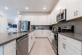 Luxury 6BR Villa w Pool Jacuzzi Fun in Orlando