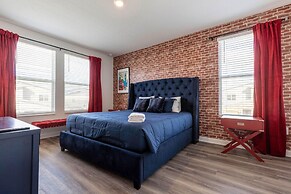 Luxury 6BR Villa w Pool Jacuzzi Fun in Orlando