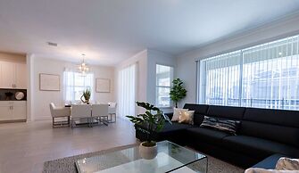 Luxury 6BR Villa w Pool Jacuzzi Fun in Orlando