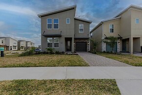 Luxury 6BR Villa w Pool Jacuzzi Fun in Orlando
