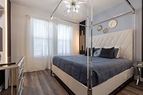 Luxury 6BR Villa w Pool Jacuzzi Fun in Orlando