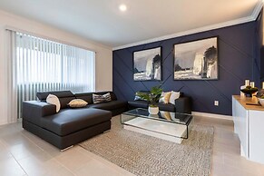 Luxury 6BR Villa w Pool Jacuzzi Fun in Orlando