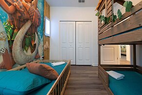 Luxury 6BR Villa w Pool Jacuzzi Fun in Orlando