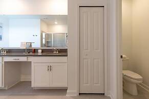 Luxury 6BR Villa w Pool Jacuzzi Fun in Orlando