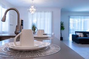 Luxury 6BR Villa w Pool Jacuzzi Fun in Orlando