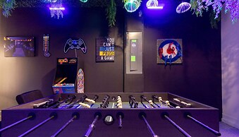 Luxury 6BR Villa w Pool Jacuzzi Fun in Orlando