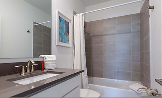 Luxury 6BR Villa w Pool Jacuzzi Fun in Orlando