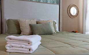 Luxury 6BR Villa w Pool Jacuzzi Fun in Orlando