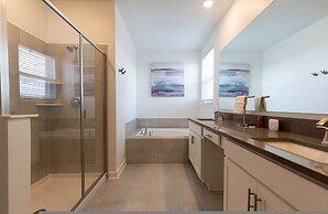 Luxury 6BR Villa w Pool Jacuzzi Fun in Orlando