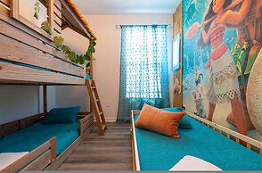 Luxury 6BR Villa w Pool Jacuzzi Fun in Orlando